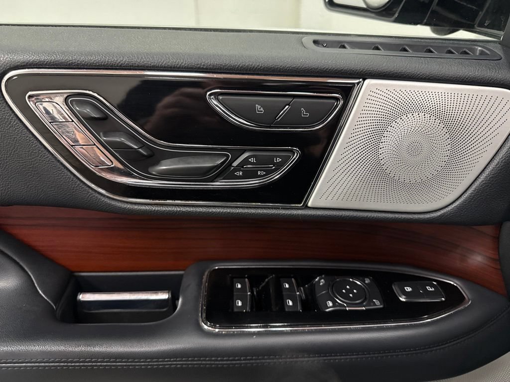 Used 2022 Lincoln Navigator L Reserve AWD/4WD image 13