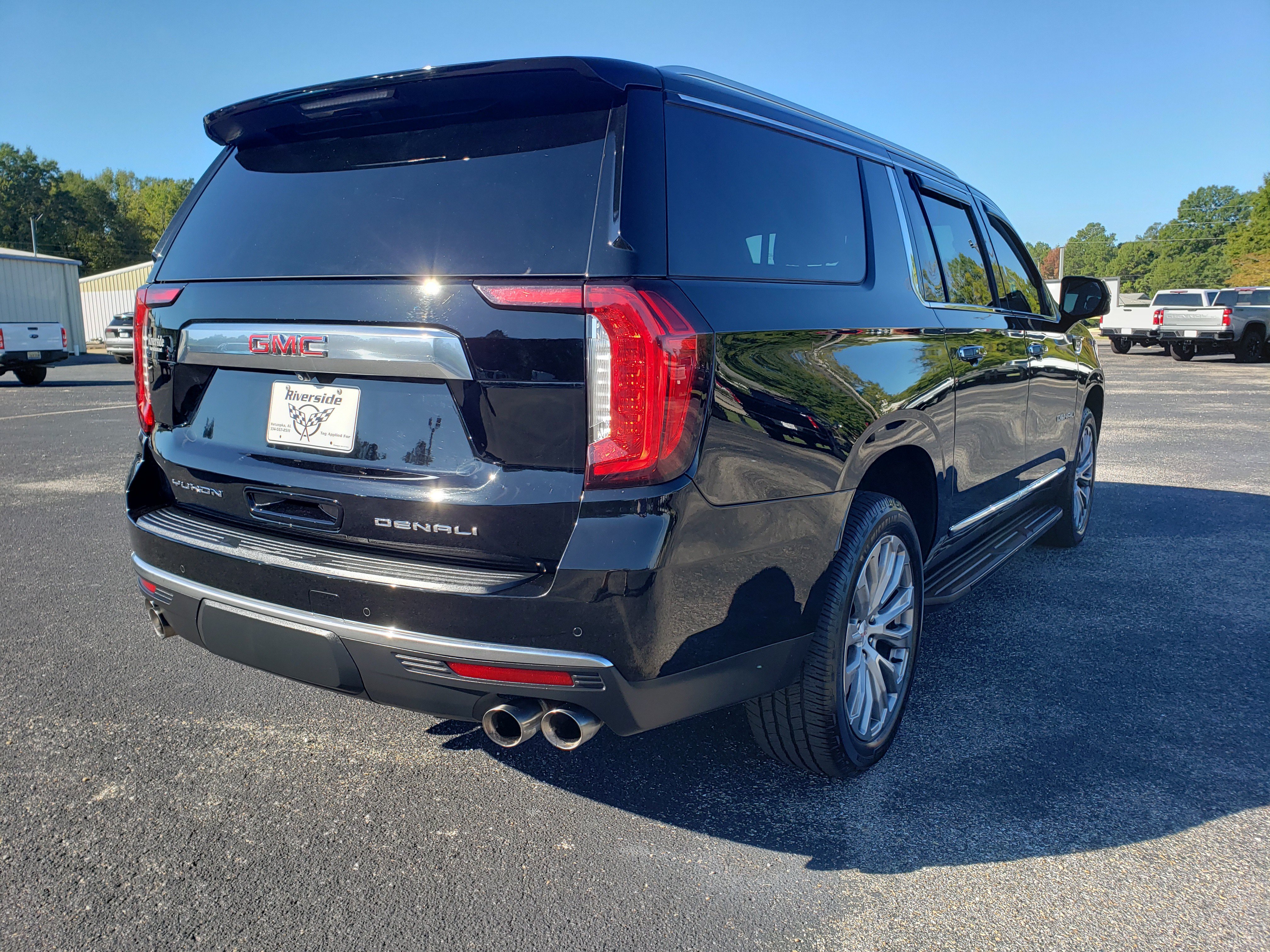 Used 2021 GMC Yukon XL Denali AWD/4WD image 3