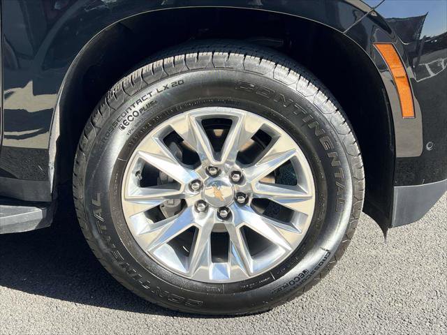 Used 2025 Chevrolet Suburban Premier AWD/4WD image 7