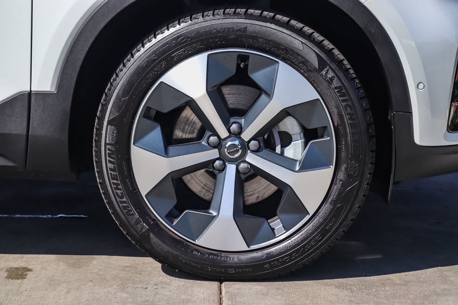 Used 2026 Volvo XC40 B5 Plus w/ Protection Package Premier AWD/4WD image 9