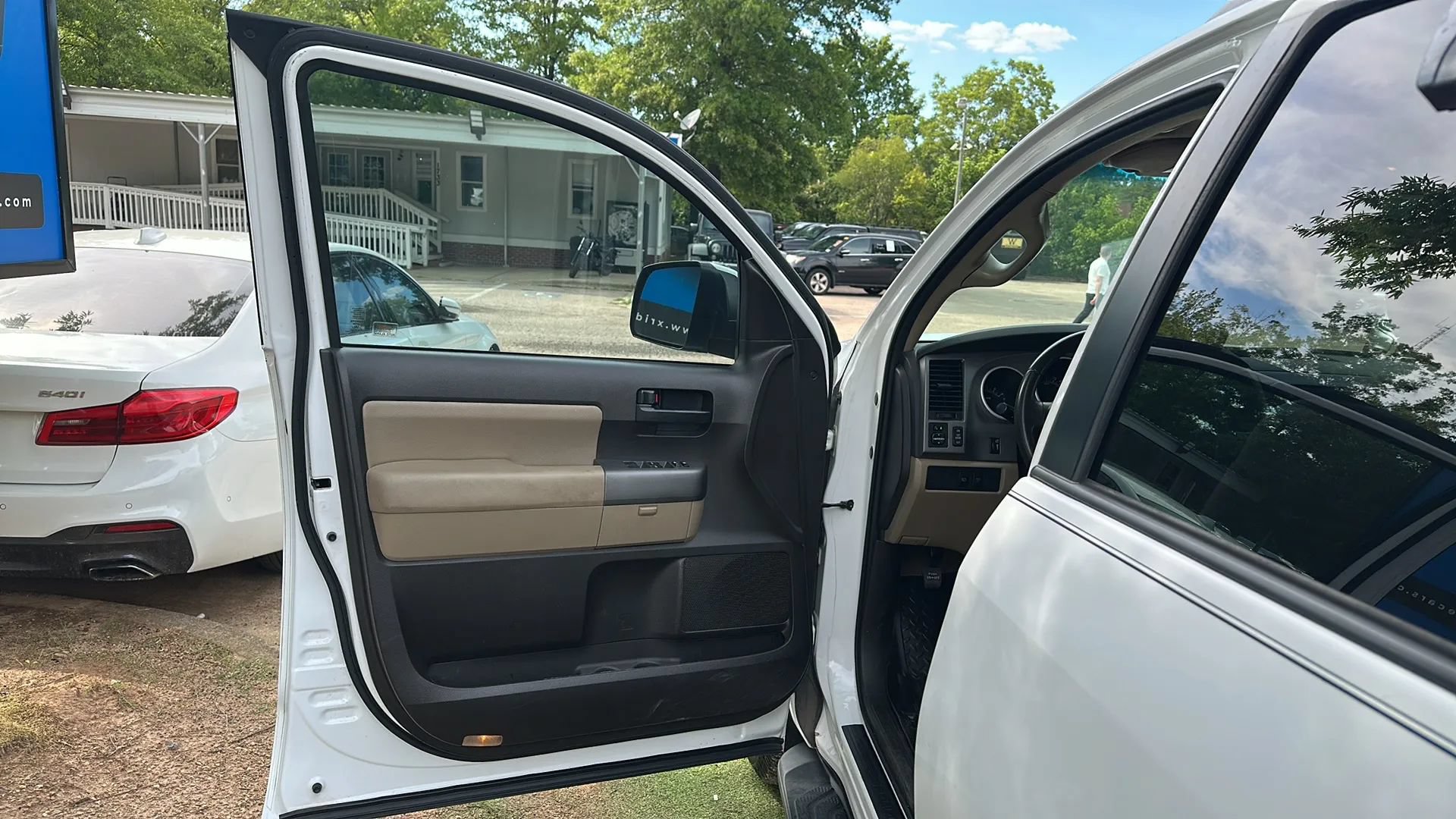 Used 2011 Toyota Sequoia SR5 AWD/4WD image 15