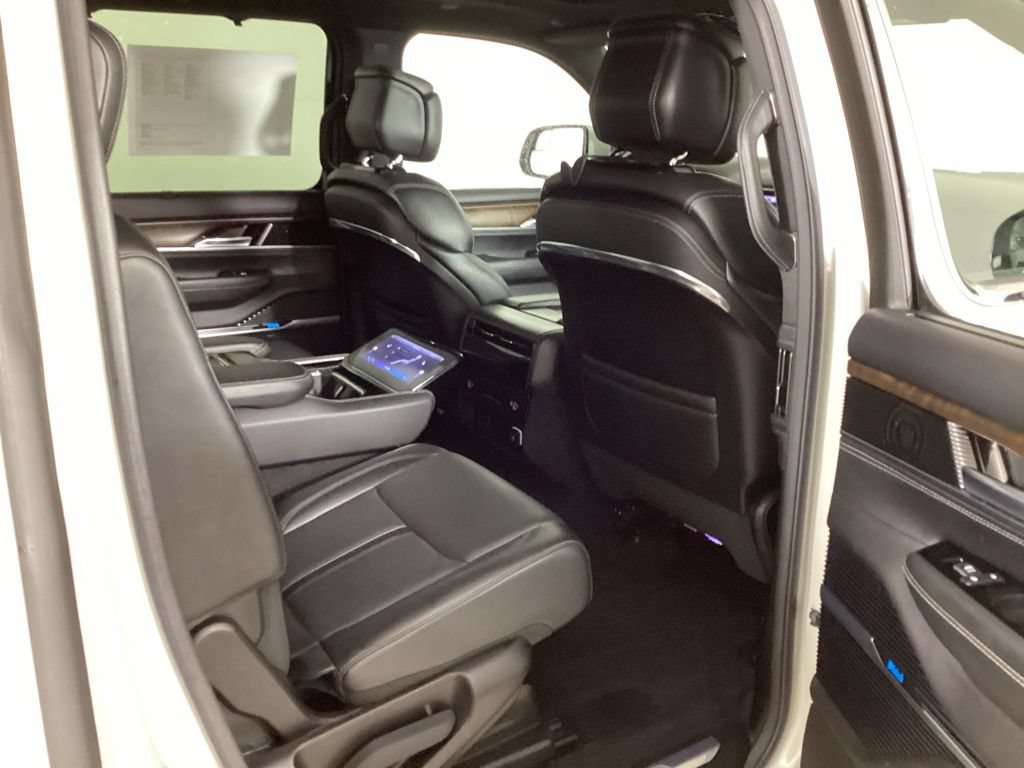 Used 2022 Jeep Grand Wagoneer Series I AWD/4WD image 41