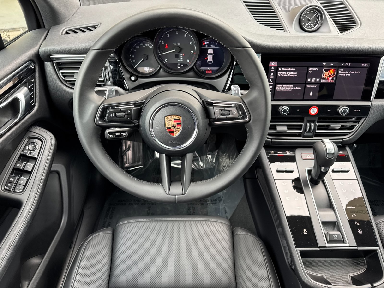 Certified 2026 Porsche Macan AWD/4WD image 16