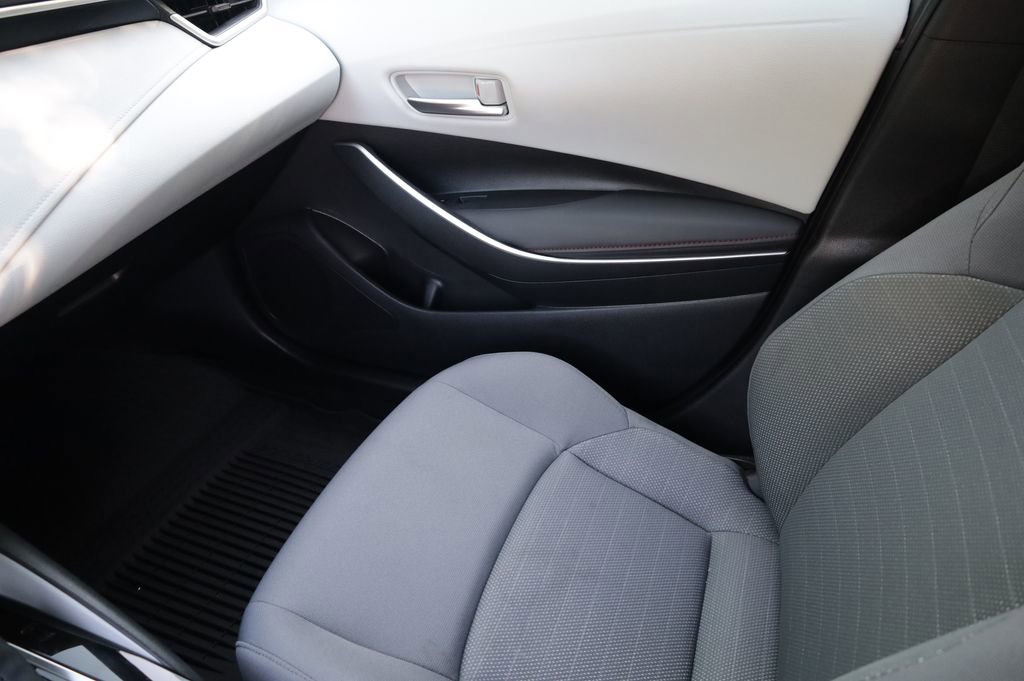 Used 2024 Toyota Corolla SE FWD image 3