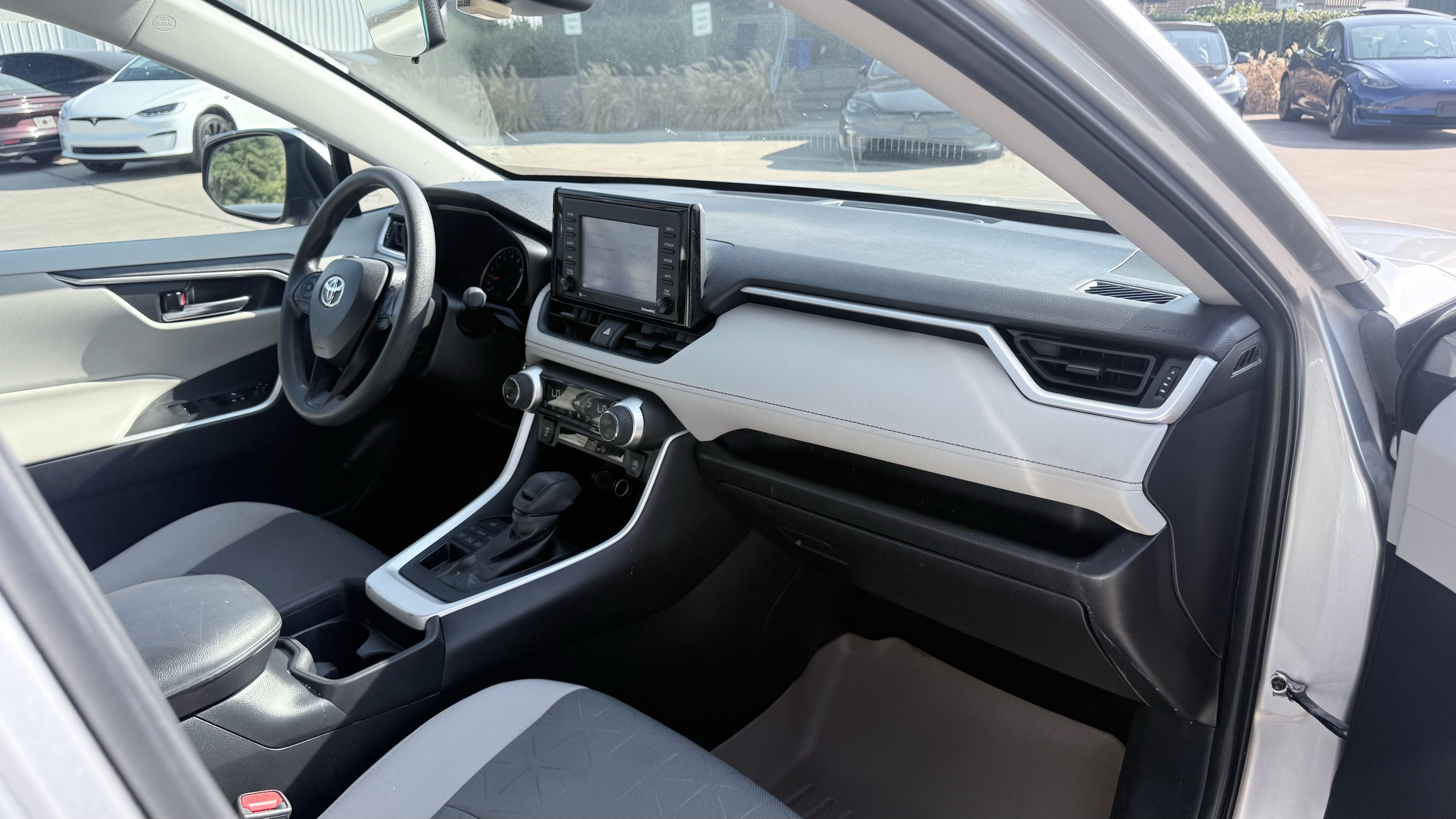 Used 2021 Toyota RAV4 XLE AWD/4WD image 34