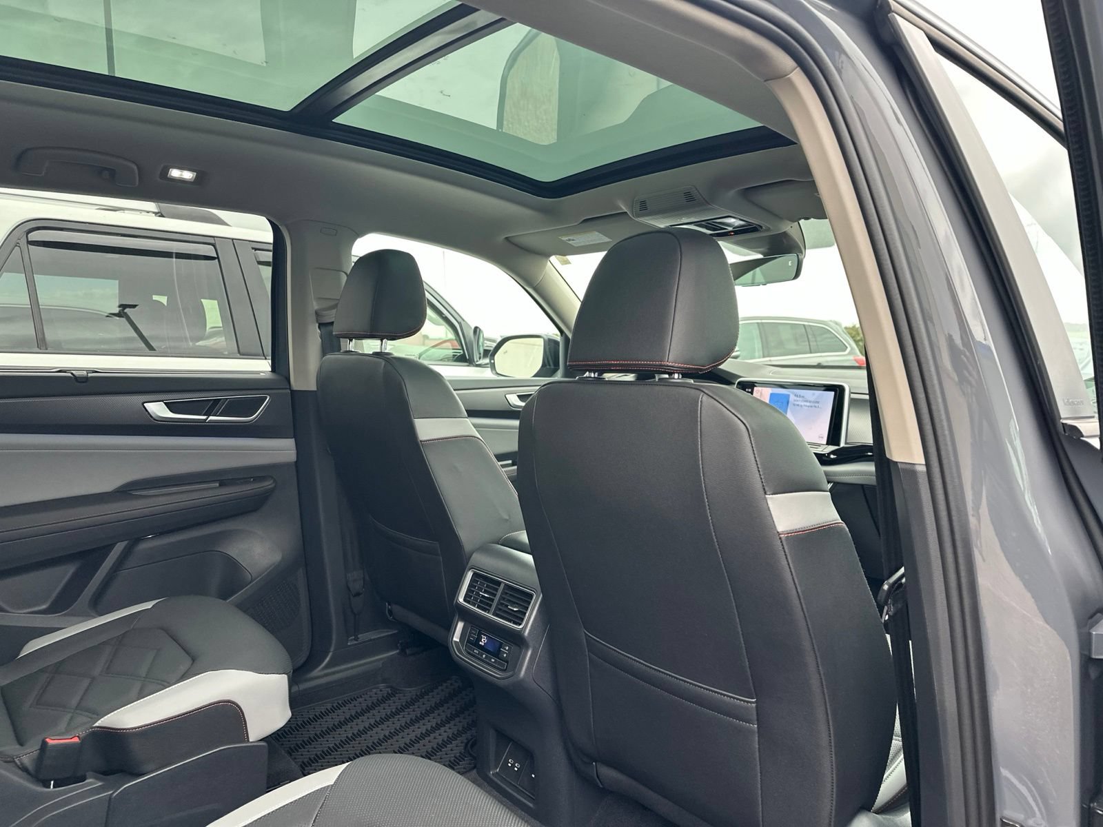 Certified 2026 Volkswagen Atlas Peak Edition AWD/4WD image 32