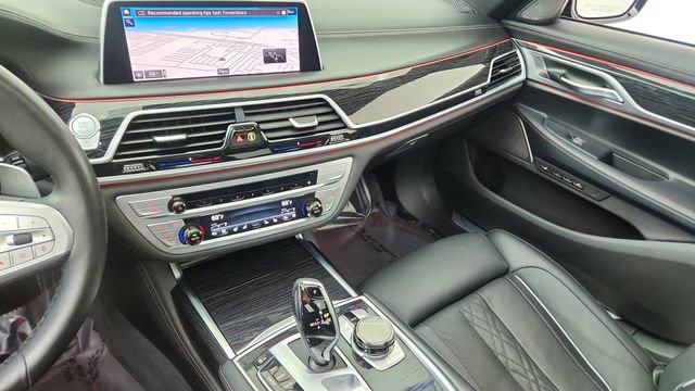 Used 2022 BMW 750i xDrive w/ Executive Package AWD/4WD image 42