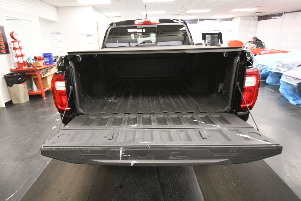 Used 2023 GMC Canyon Denali AWD/4WD image 23
