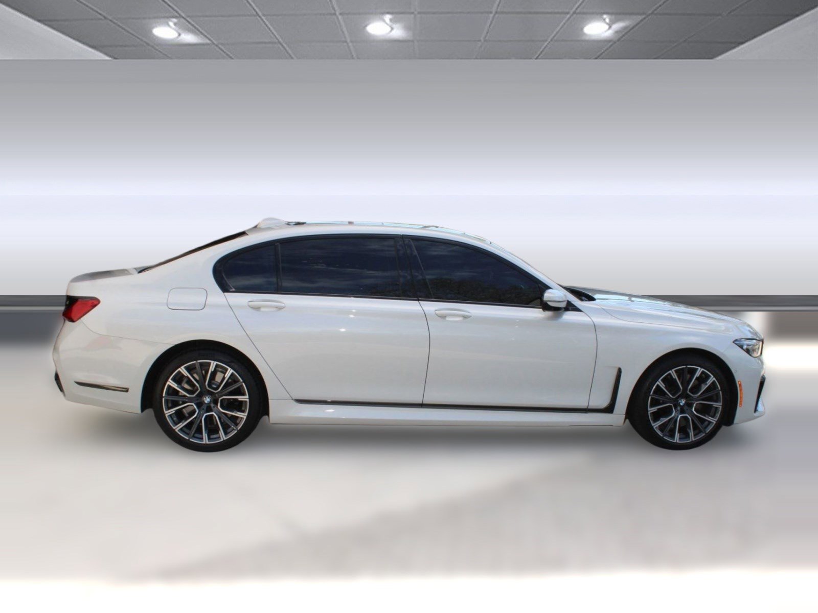 Used 2022 BMW 750i xDrive w/ Luxury Rear Seating Package image 8