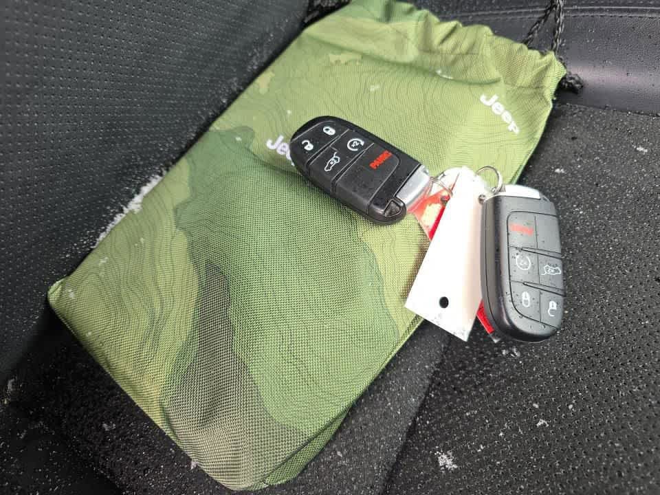 Used 2022 Jeep Grand Cherokee Laredo X image 8