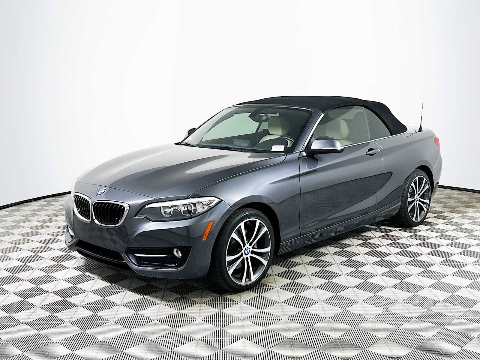 Used 2016 BMW 228i Convertible image 3