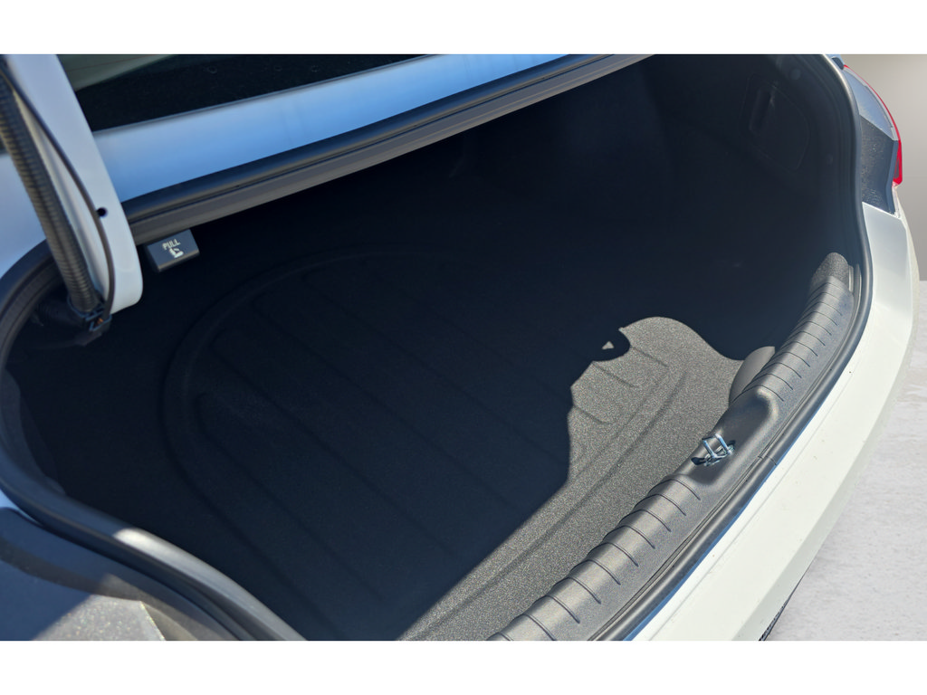 New 2026 Hyundai Elantra Sport FWD image 9