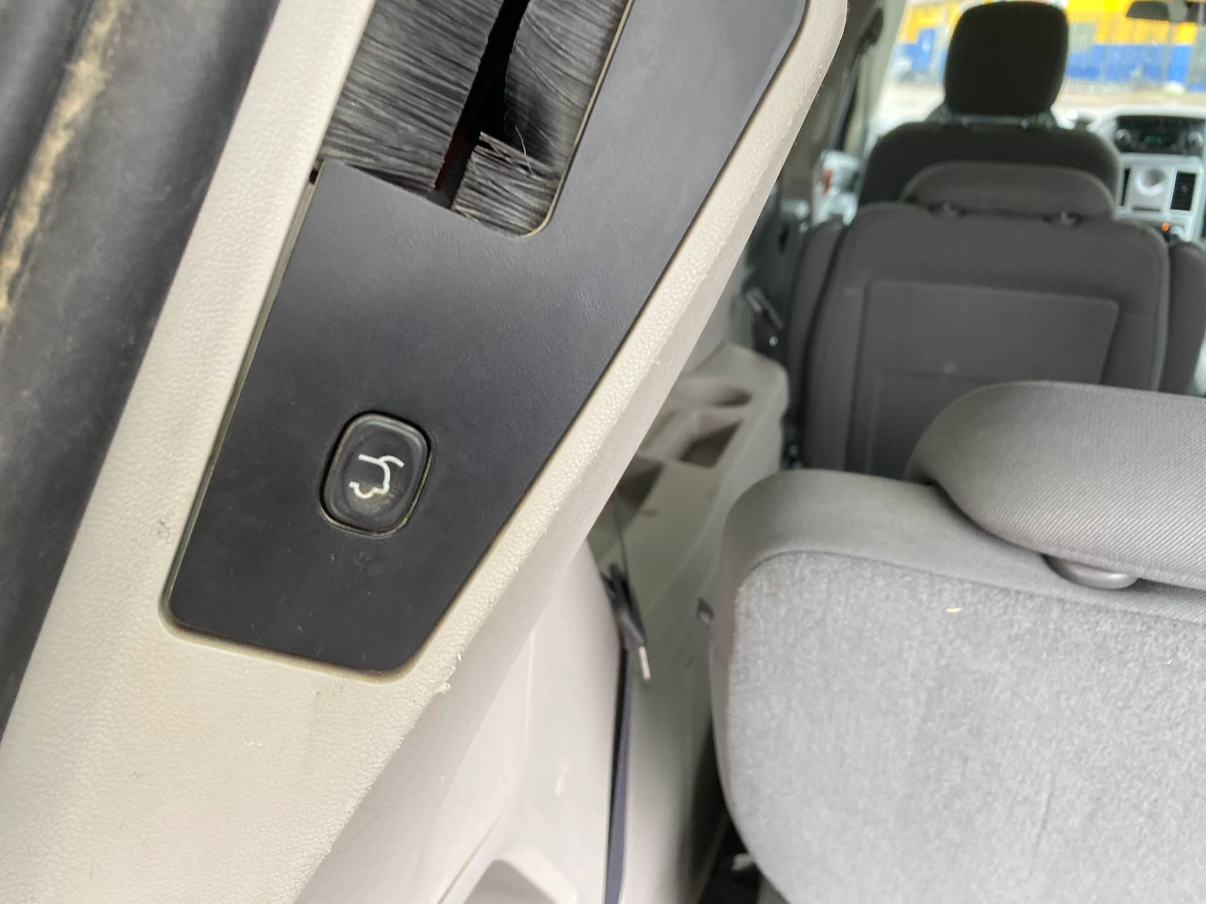 Used 2009 Chrysler Town & Country Touring FWD image 13