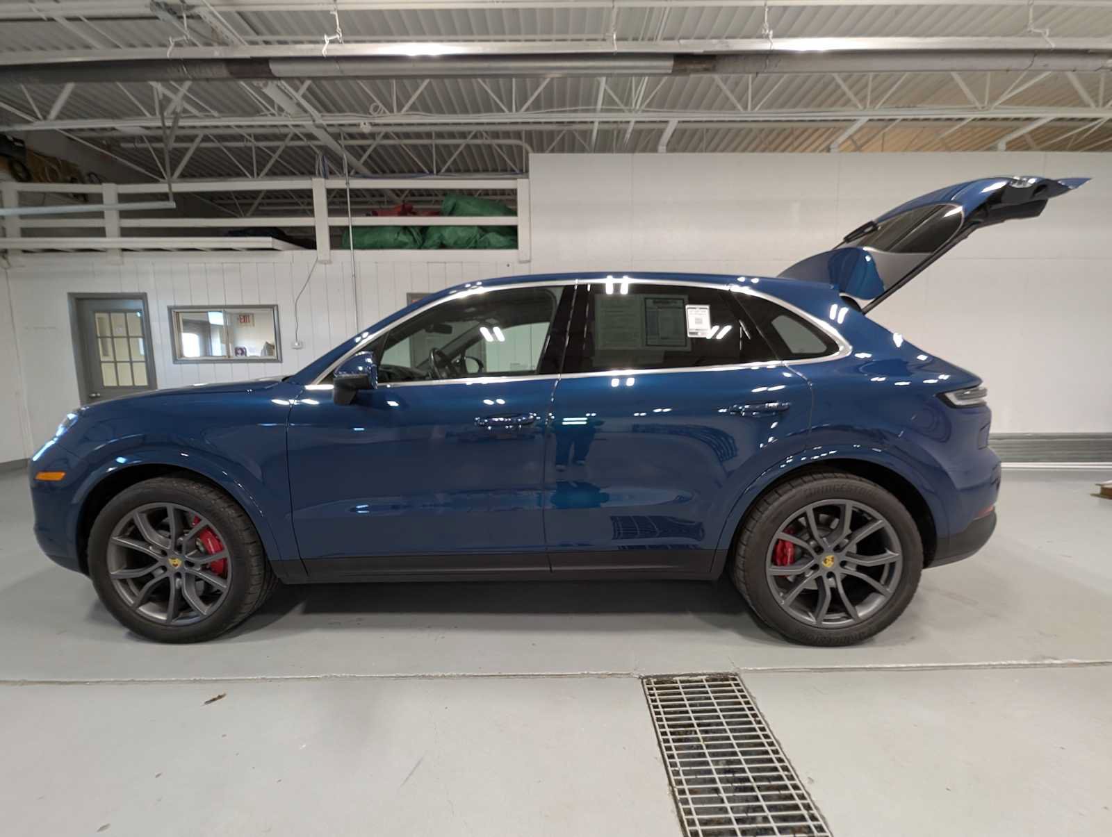 Used 2024 Porsche Cayenne S AWD/4WD image 9