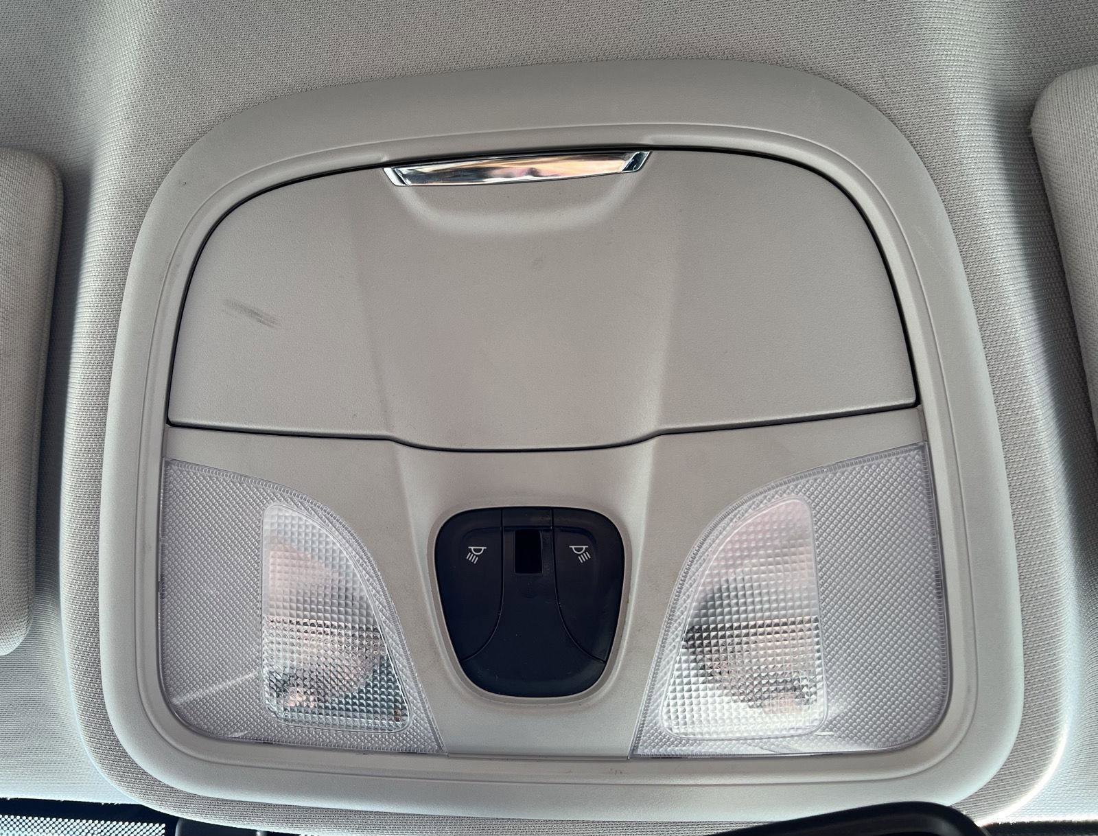 Used 2023 Jeep Cherokee Altitude Lux image 34