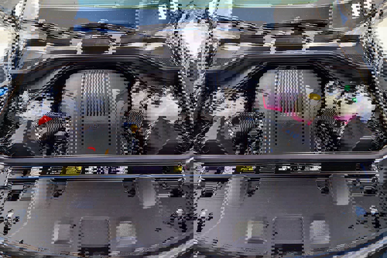 New 2026 Land Rover Range Rover Long Wheelbase SE image 29