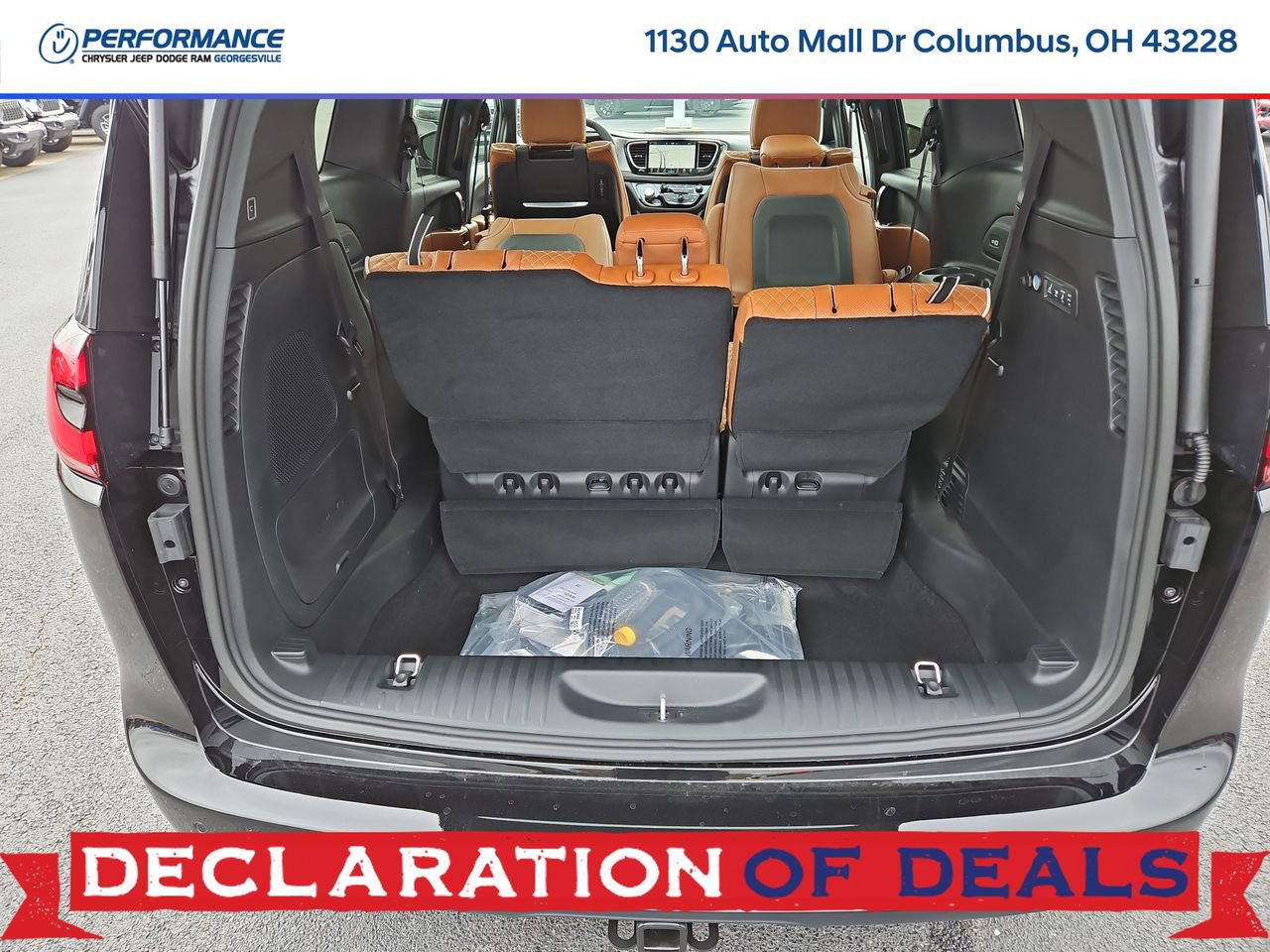 New 2026 Chrysler Pacifica Pinnacle w/ Trailer Tow Group FWD image 12