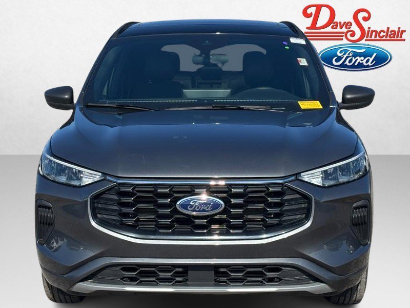 Used 2023 Ford Escape ST-Line w/ Tech Pack #1 AWD/4WD image 2