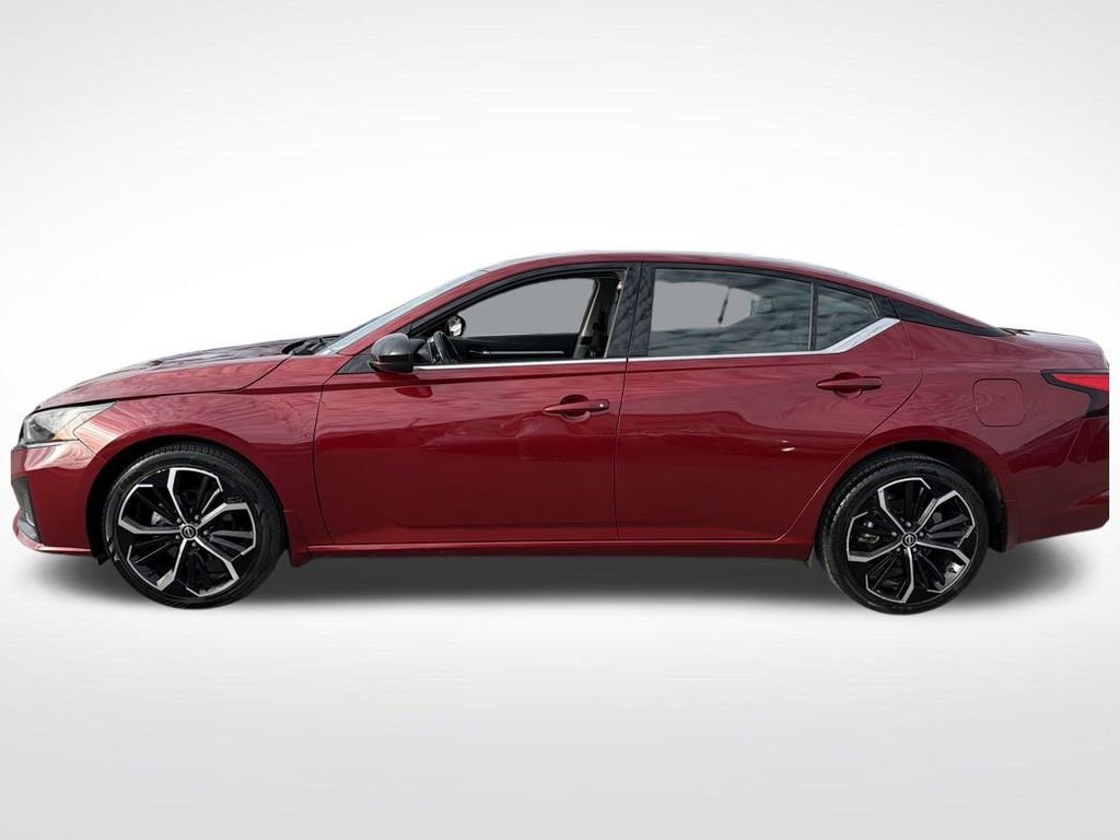 Used 2024 Nissan Altima 2.5 SR image 3