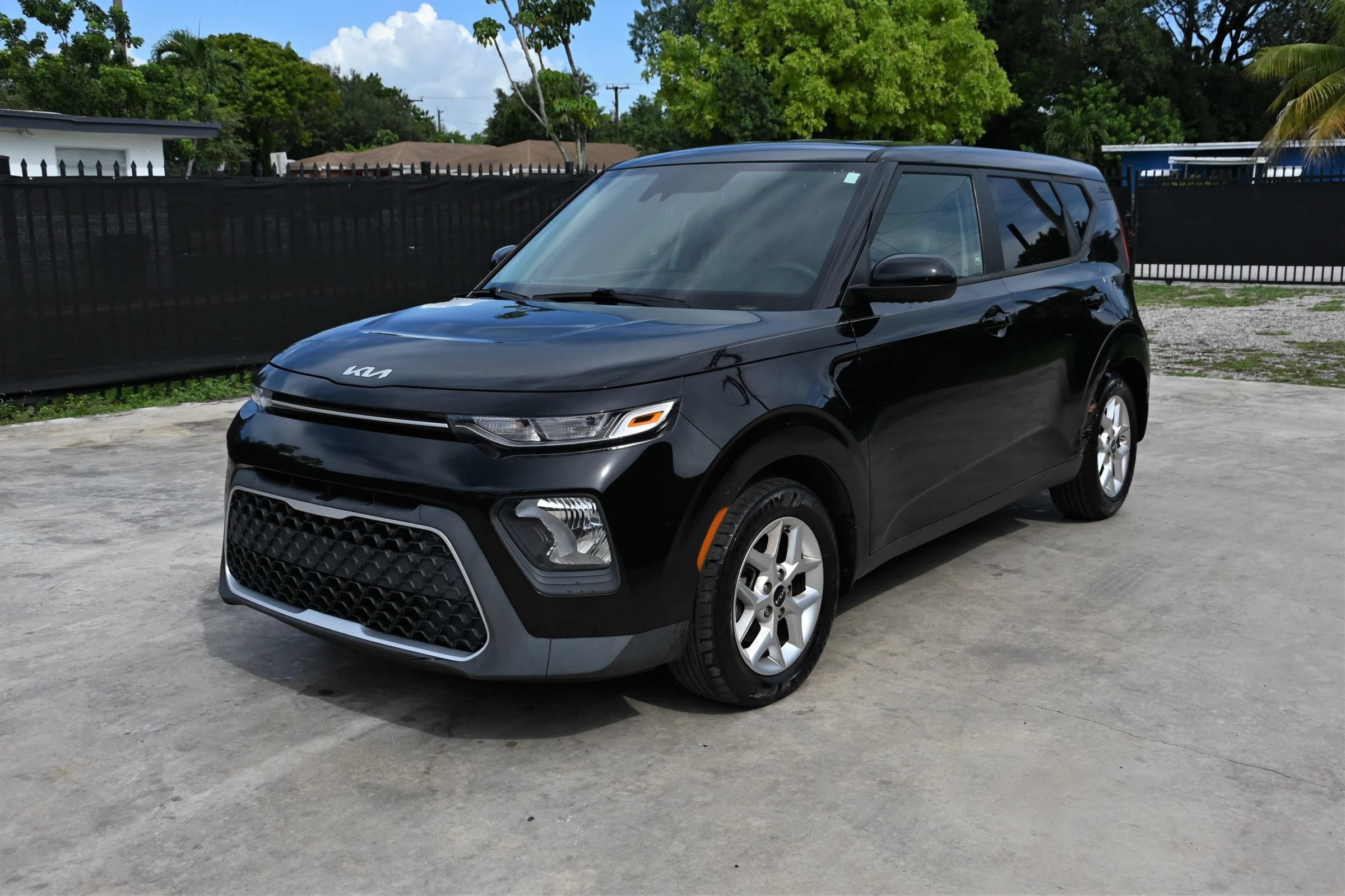 Used 2022 Kia Soul LX w/ Technology Package FWD image 3
