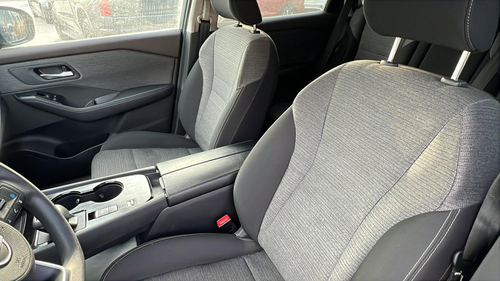 Used 2023 Nissan Rogue SV image 18