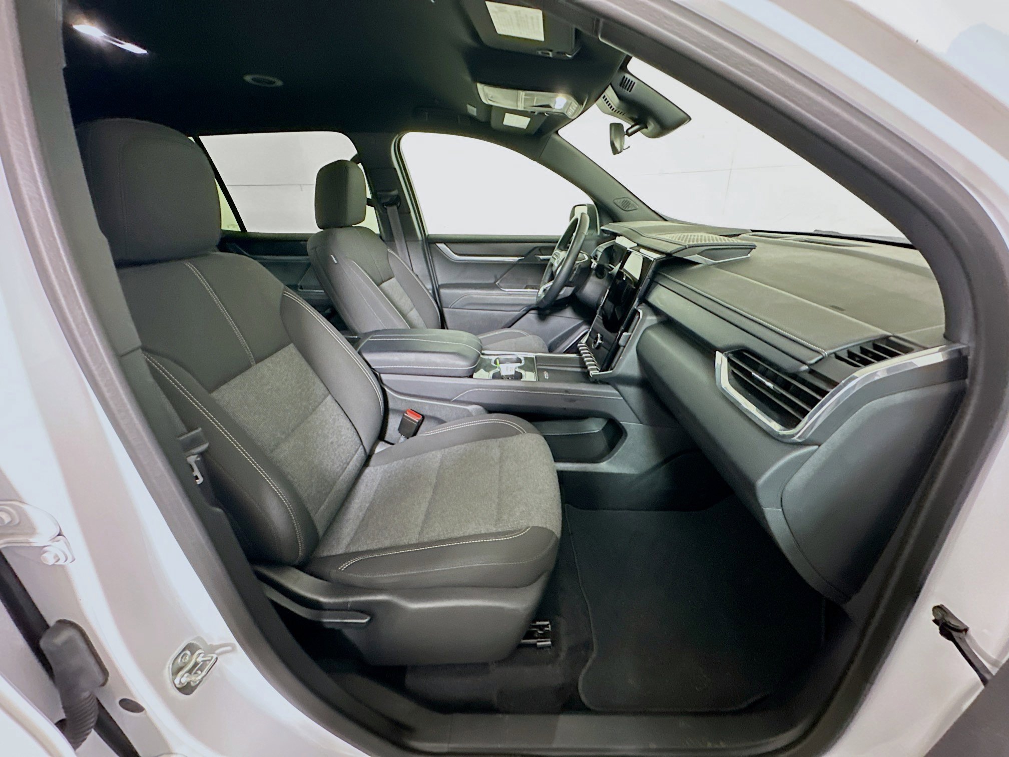 Used 2025 GMC Acadia Elevation image 33