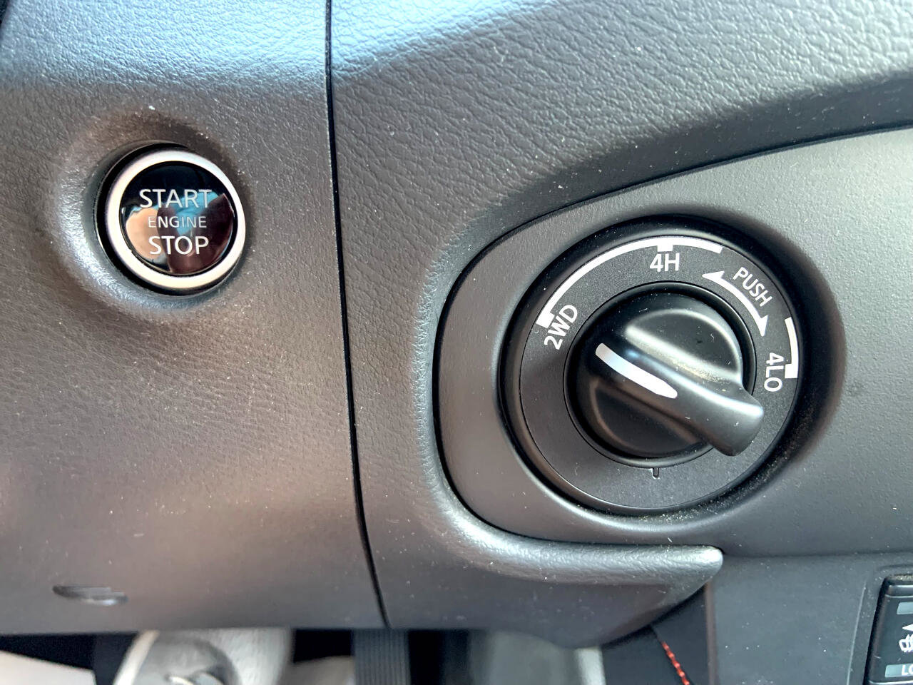 Used 2023 Nissan Frontier PRO-4X image 19