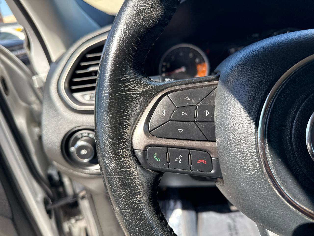Used 2018 Jeep Renegade Limited w/ UConnect 8.4 Nav Group AWD/4WD image 16