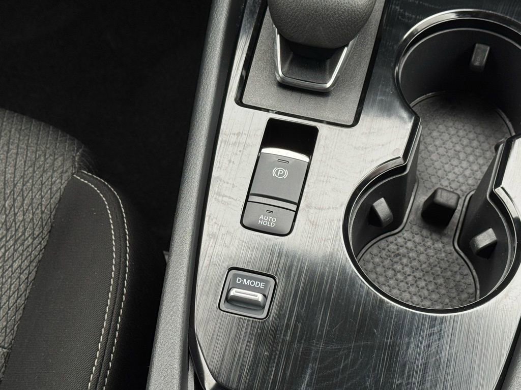 Used 2025 Nissan Rogue SV image 36