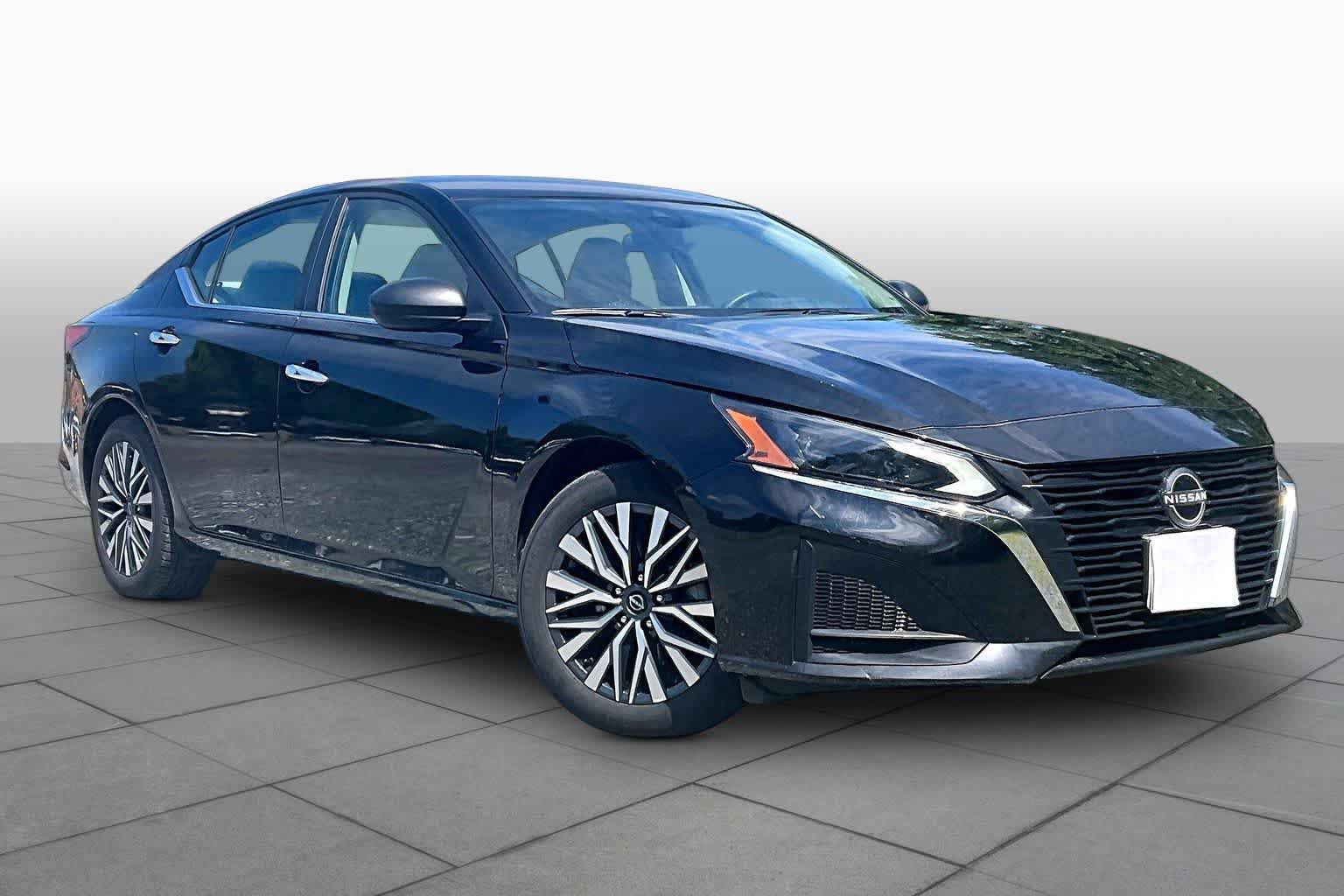 Used 2025 Nissan Altima 2.5 SV FWD image 3