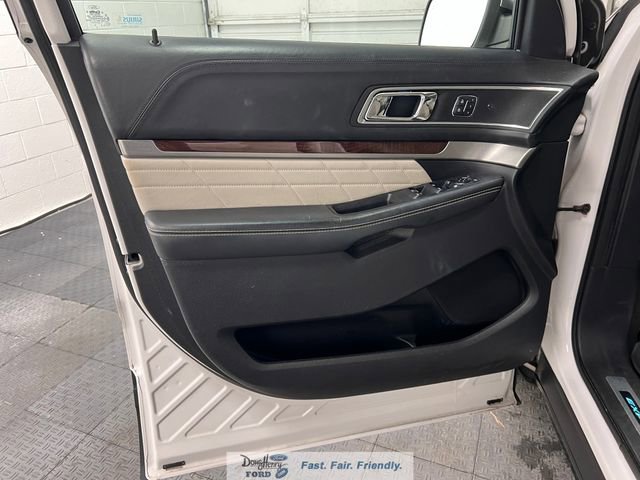 Used 2016 Ford Explorer Platinum image 24