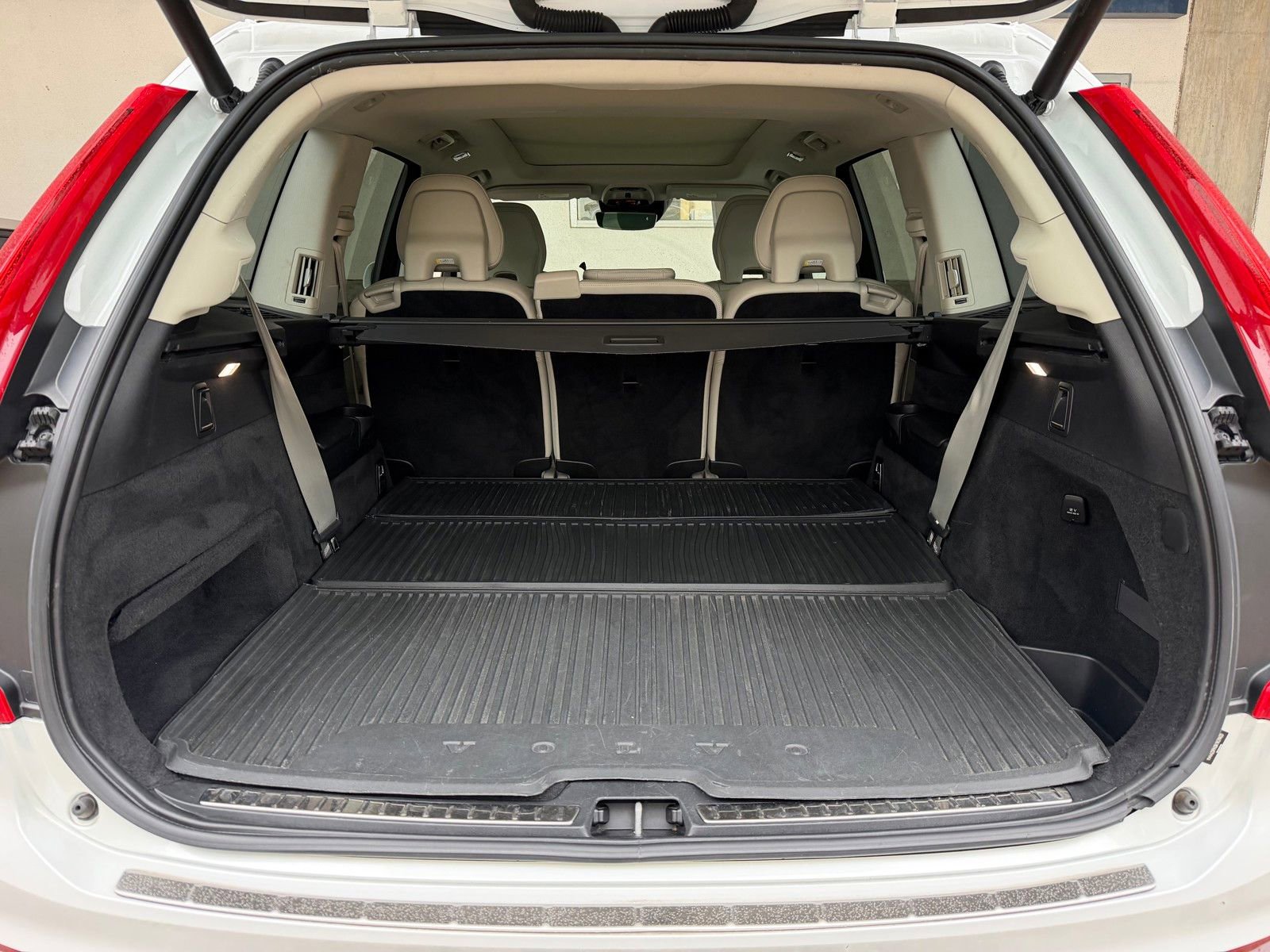 Used 2019 Volvo XC90 T6 Momentum w/ Advanced Package AWD/4WD image 16