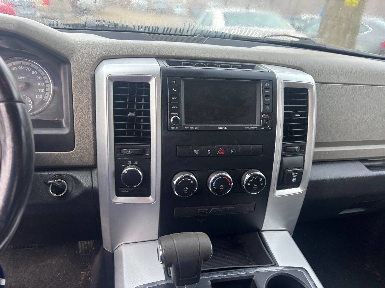 Used 2011 RAM 1500 Classic SLT w/ Luxury Group AWD/4WD image 17