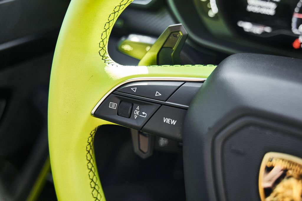 Used 2022 Lamborghini Urus AWD/4WD image 57
