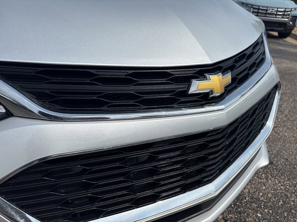 Used 2017 Chevrolet Cruze LT w/ Convenience Package FWD image 5
