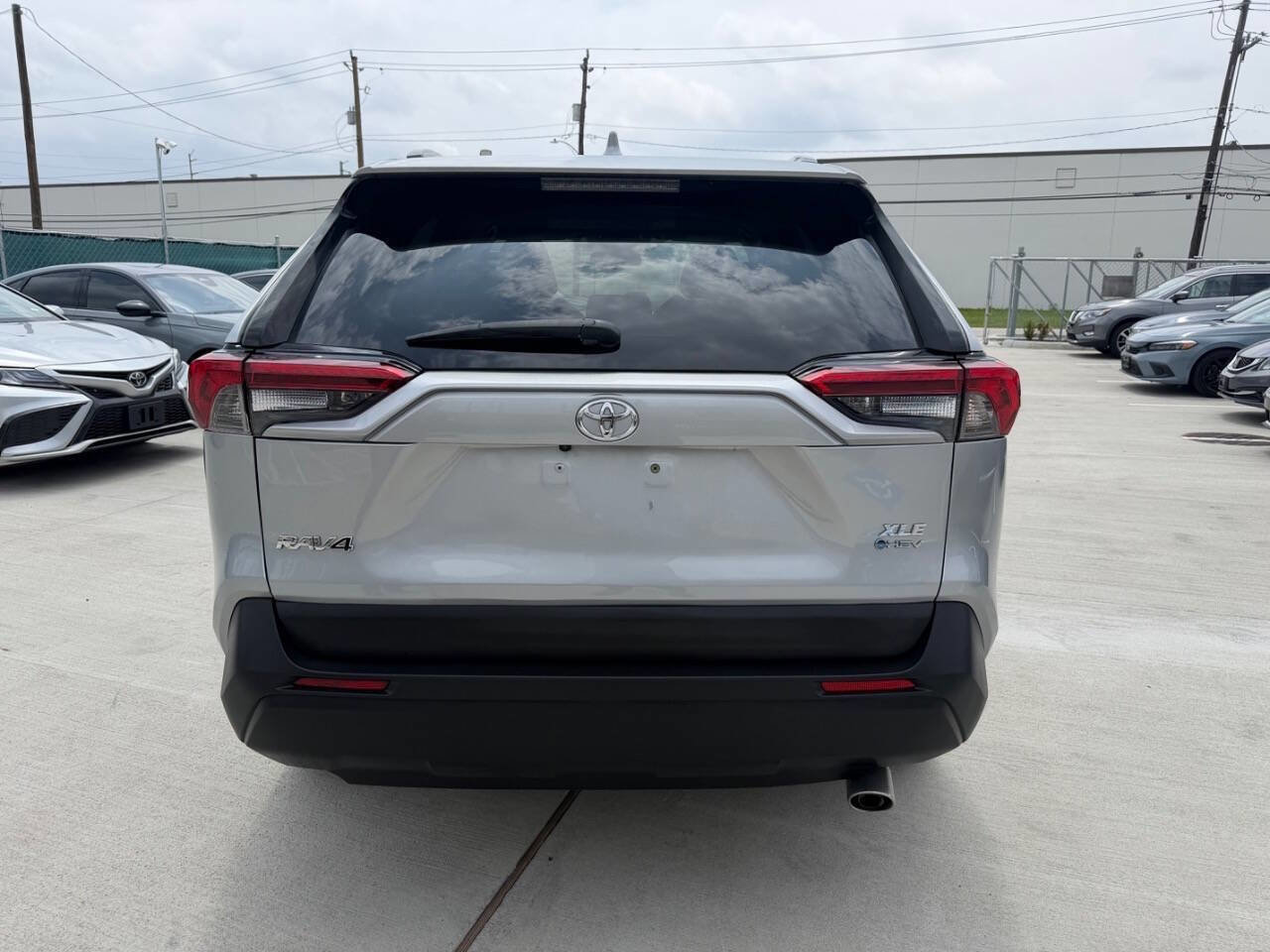 Used 2025 Toyota RAV4 XLE AWD/4WD image 4