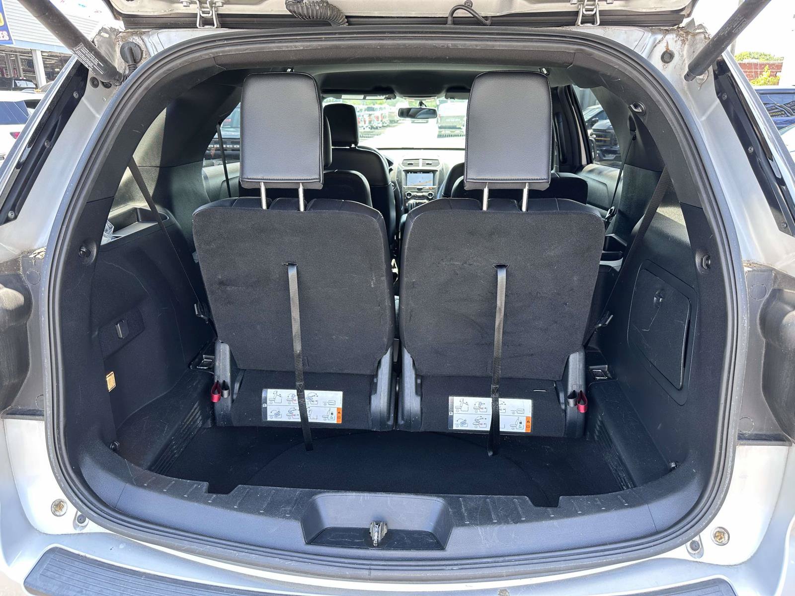 Used 2019 Ford Explorer XLT w/ Equipment Group 202A AWD/4WD image 8