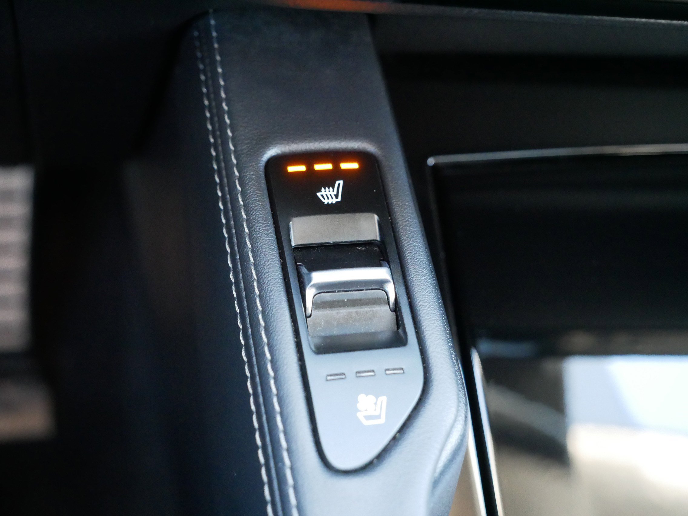 Certified 2022 Kia Telluride SX w/ SX Prestige Package image 28