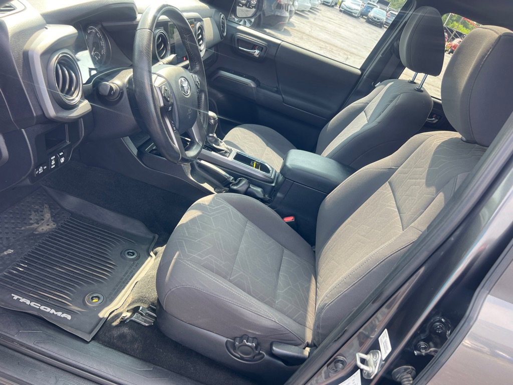 Used 2017 Toyota Tacoma 4x4 Double Cab image 11