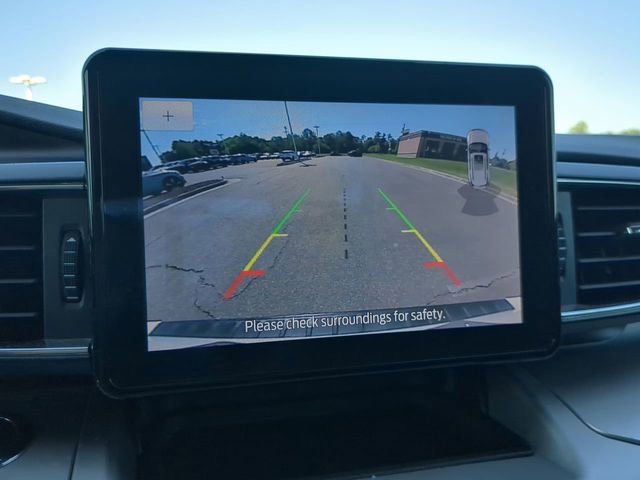 Used 2021 Ford Explorer XLT w/ Equipment Group 202A AWD/4WD image 19