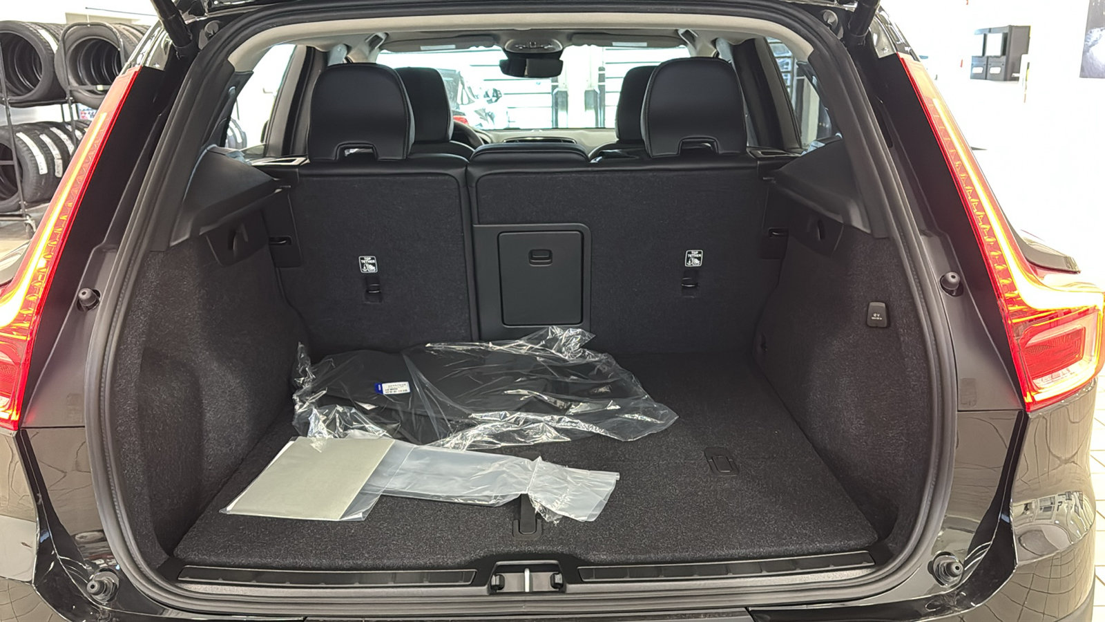 New 2026 Volvo XC40 B5 Plus w/ Climate Package AWD/4WD image 29