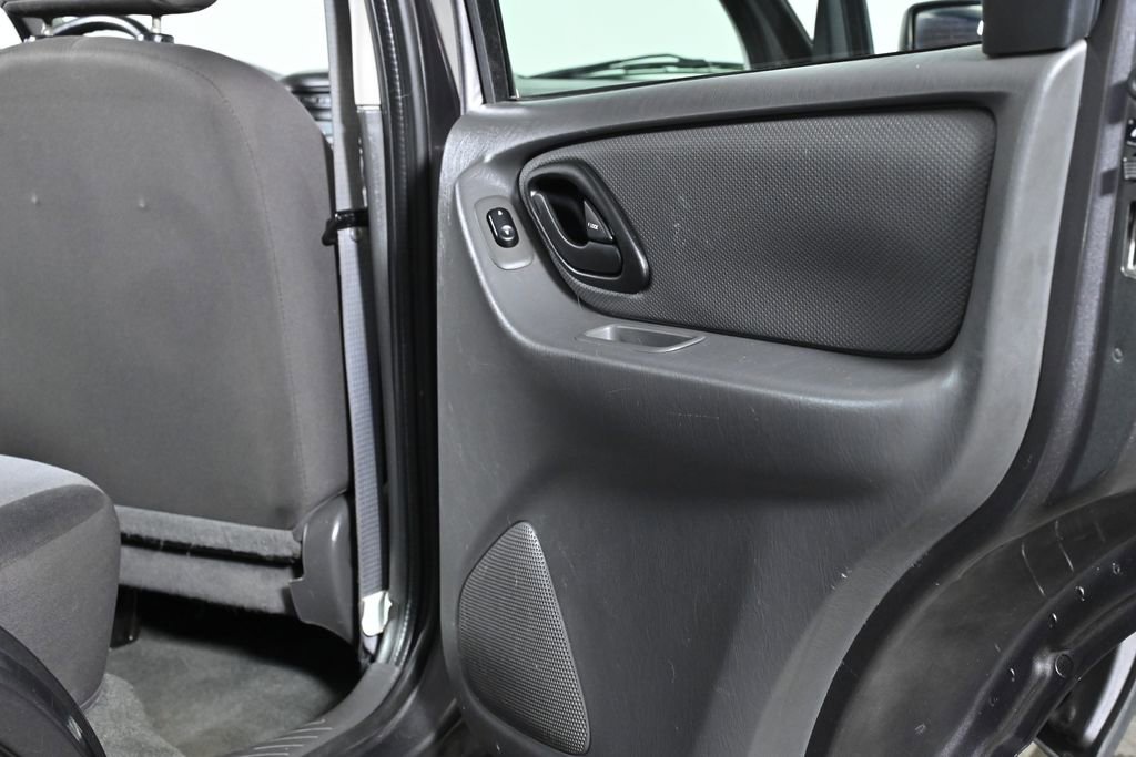 Used 2006 Ford Escape XLS image 23
