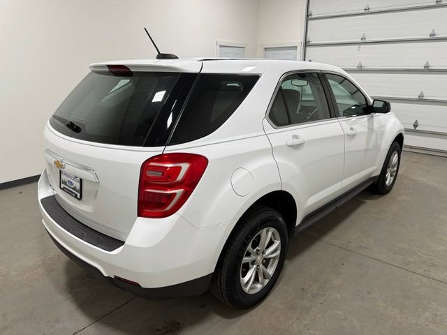 Used 2017 Chevrolet Equinox LS AWD/4WD image 4