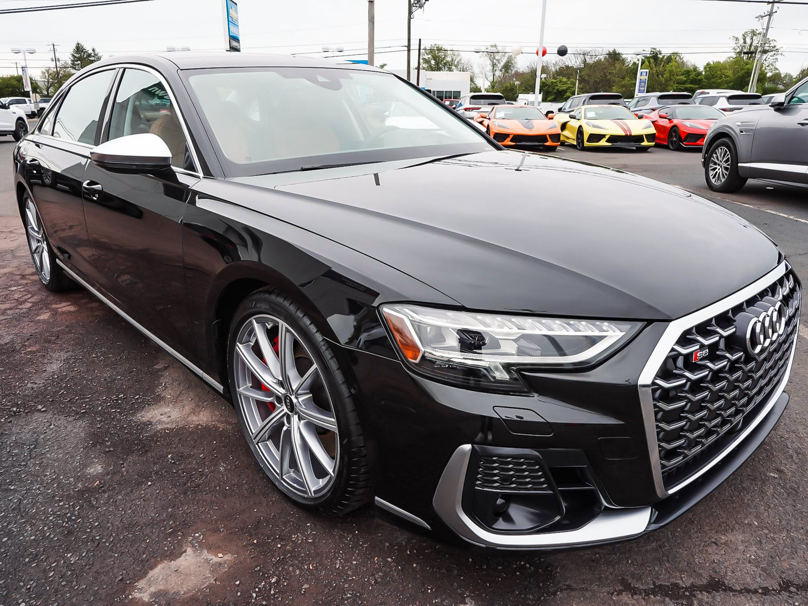 Used 2023 Audi S8 w/ S8 Comfort Plus Package AWD/4WD image 3