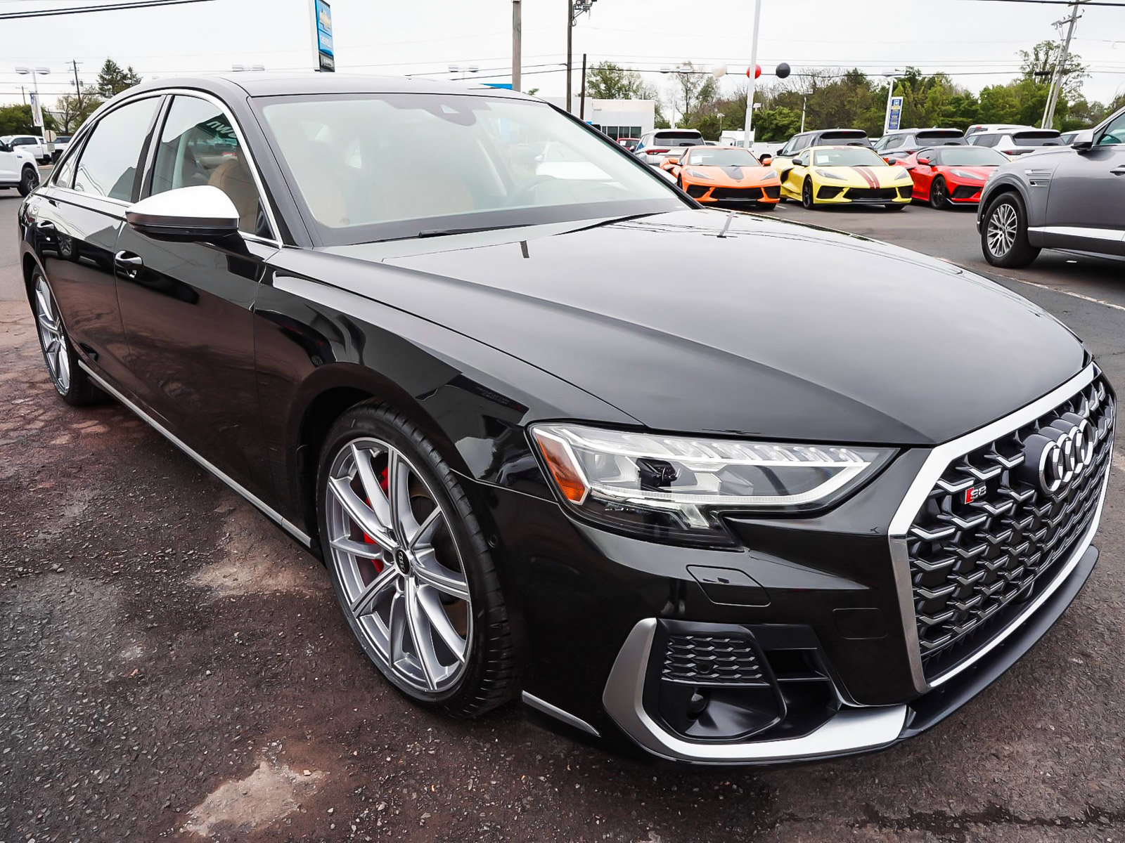 Used 2023 Audi S8 w/ S8 Comfort Plus Package AWD/4WD image 3