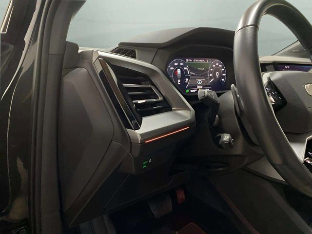 Used 2024 Audi Q4 e-tron Premium Plus w/ Premium Plus image 16