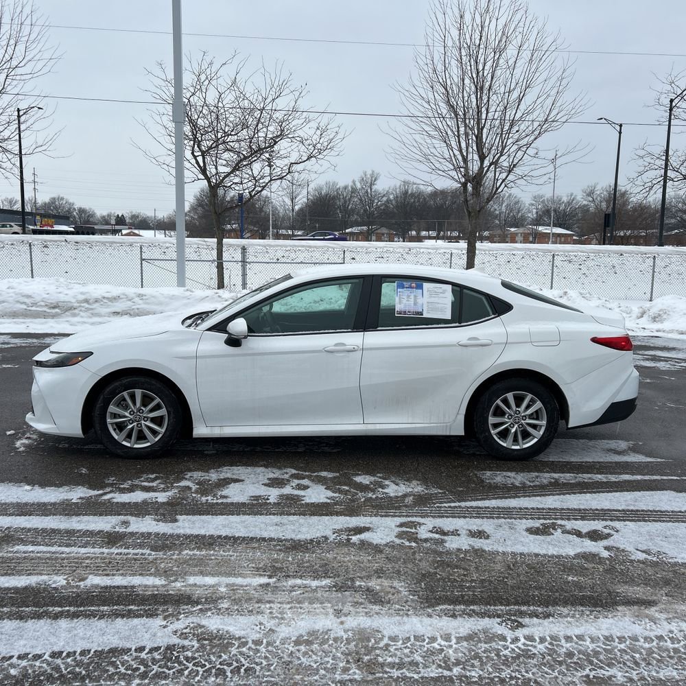 Used 2025 Toyota Camry LE image 10