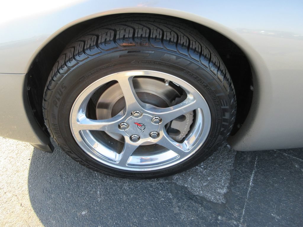Used 2002 Chevrolet Corvette Coupe w/ Preferred Equipment Group2 RWD image 13