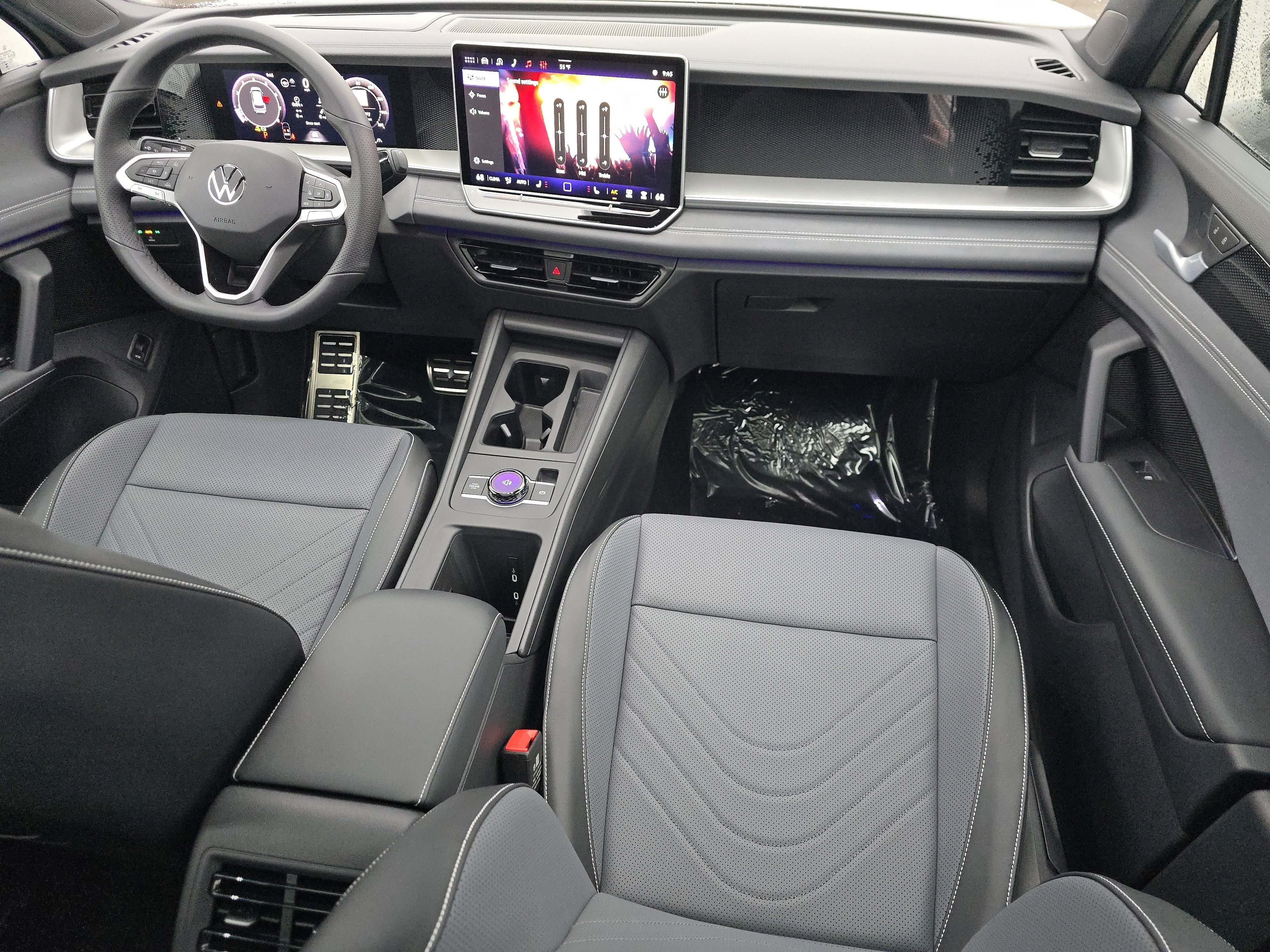 New 2026 Volkswagen Tiguan SE R-Line image 17