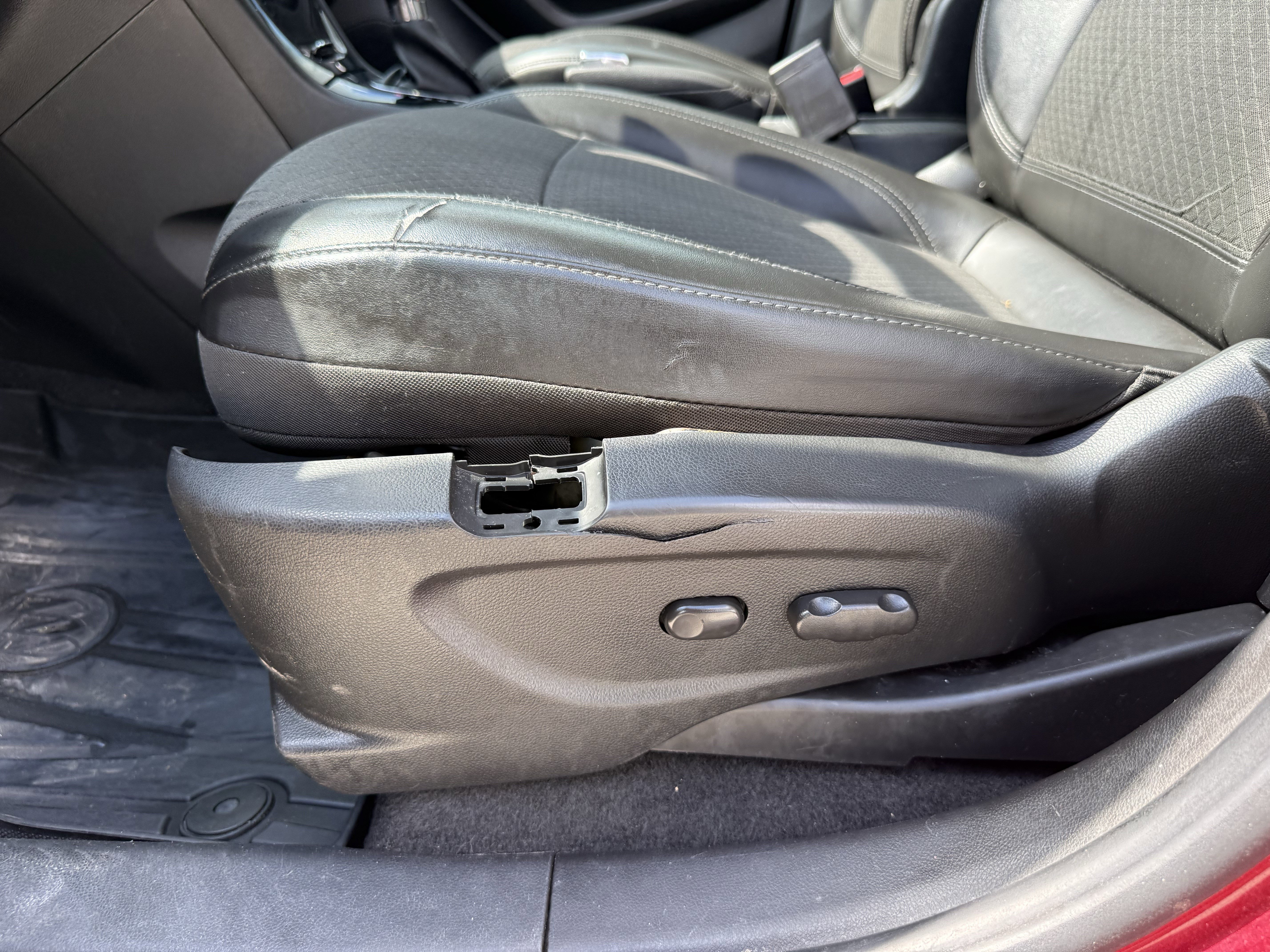 Used 2019 Buick Encore Preferred image 28
